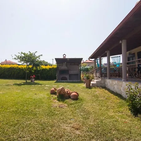 Сasa de vacaciones Nefelis Garden *